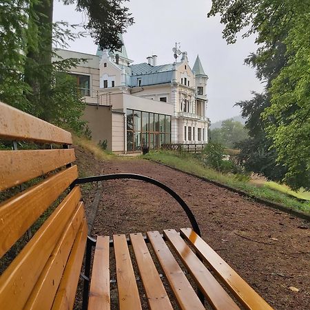 Hotel Chateau Cihelny Karlovy Vary Bagian luar foto