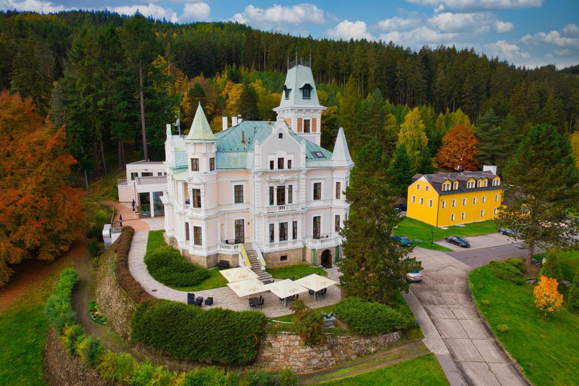 Hotel Chateau Cihelny Karlovy Vary Bagian luar foto