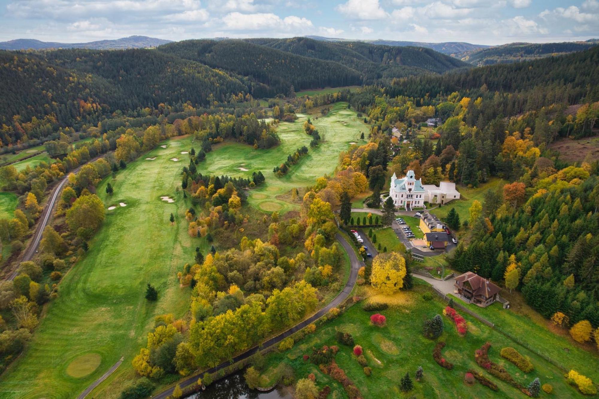 Hotel Chateau Cihelny Karlovy Vary Bagian luar foto