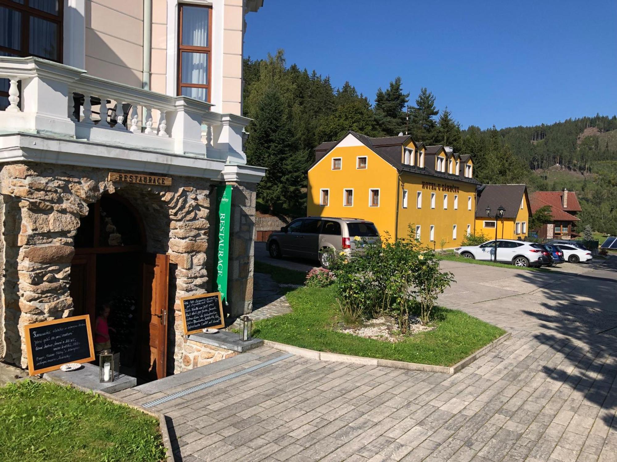 Hotel Chateau Cihelny Karlovy Vary Bagian luar foto