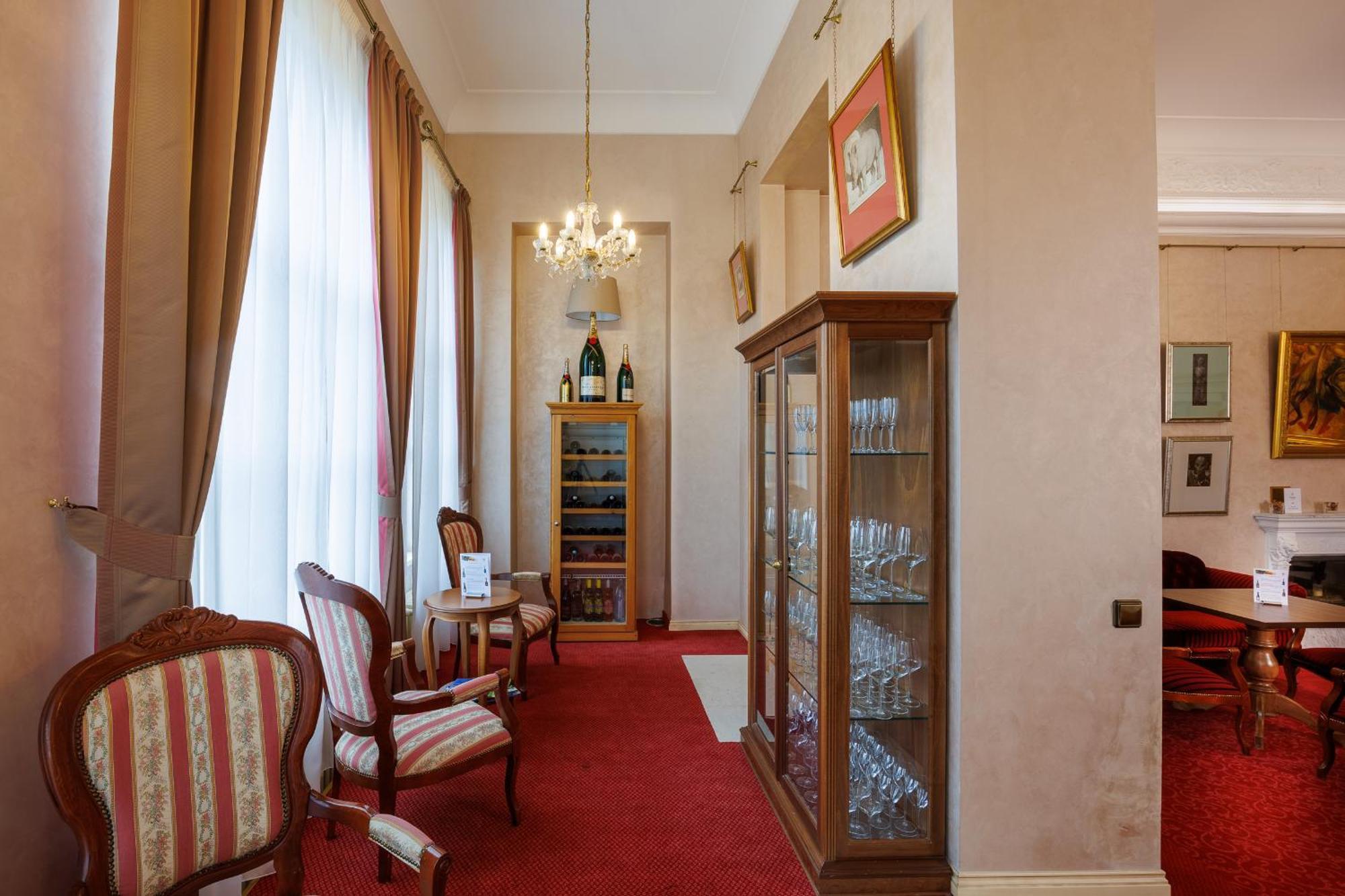 Hotel Chateau Cihelny Karlovy Vary Bagian luar foto