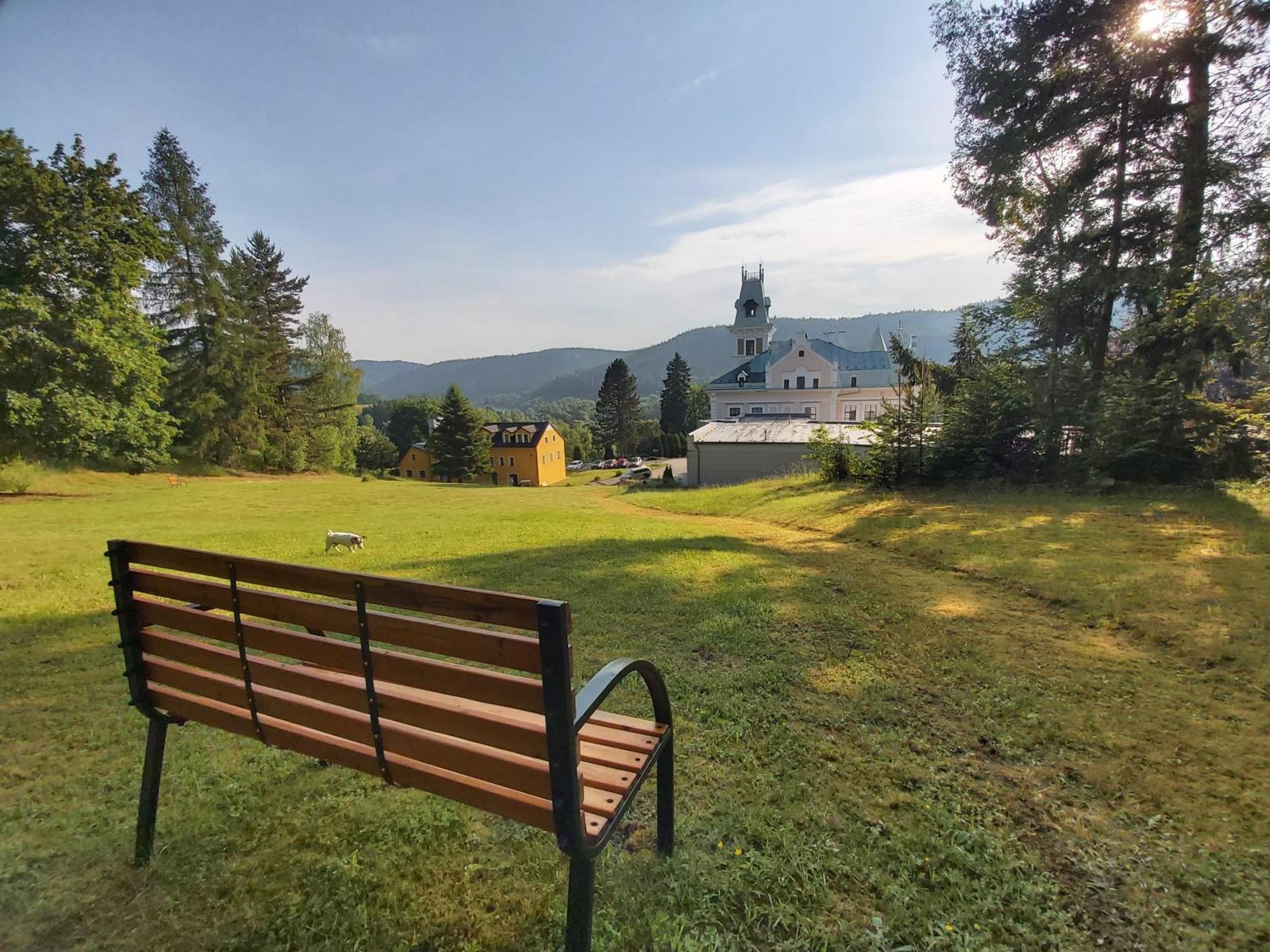 Hotel Chateau Cihelny Karlovy Vary Bagian luar foto