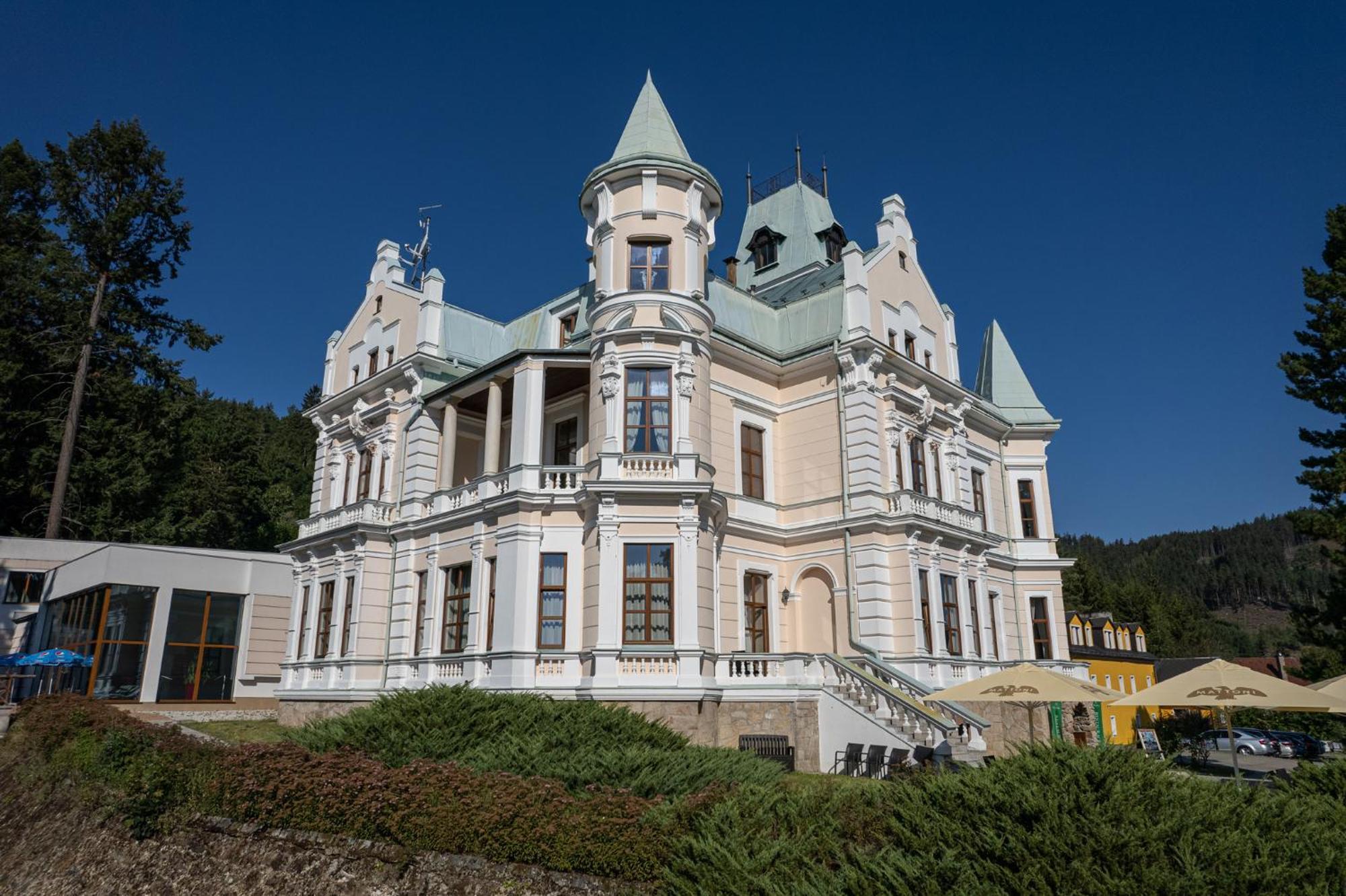 Hotel Chateau Cihelny Karlovy Vary Bagian luar foto