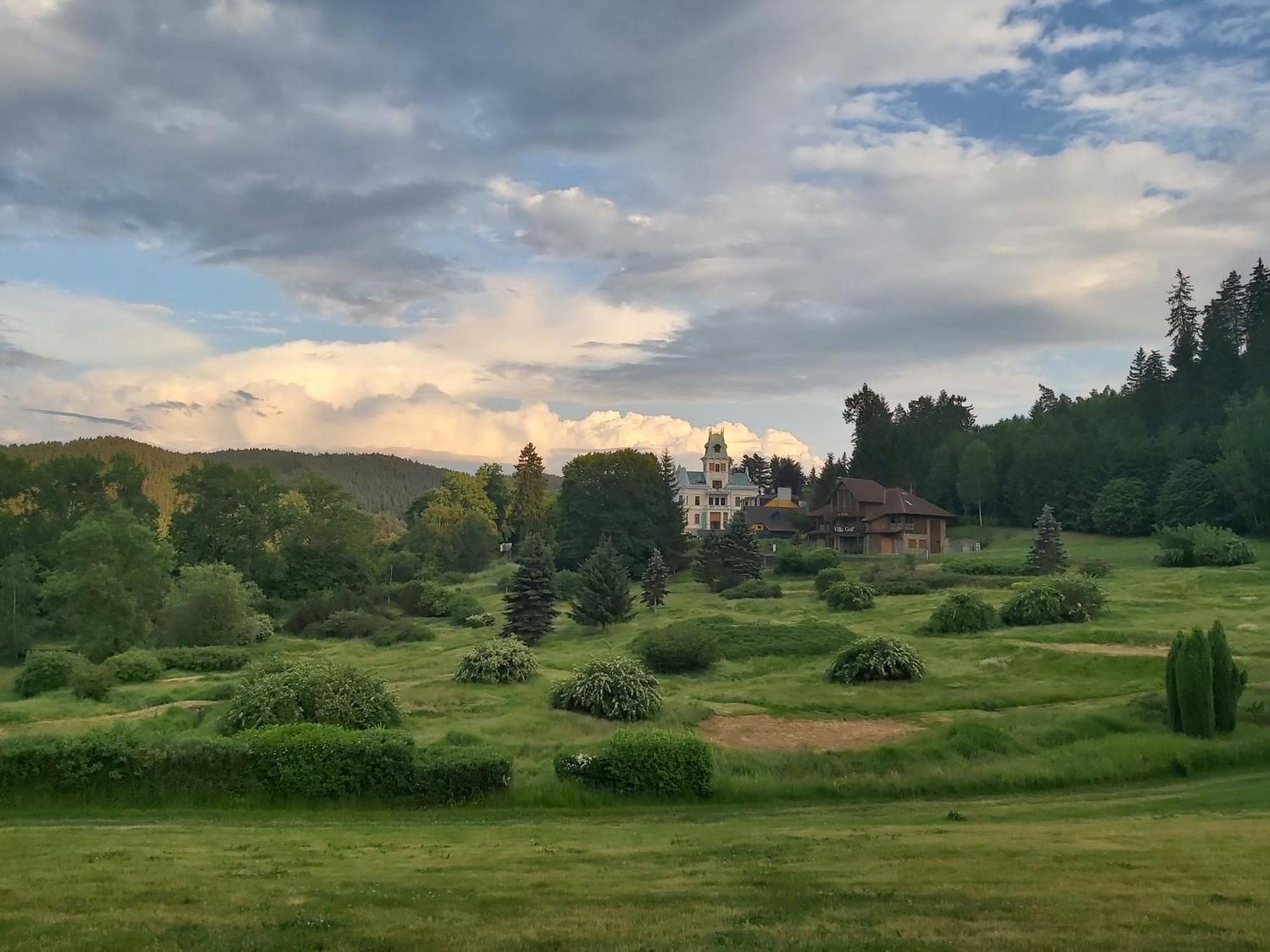 Hotel Chateau Cihelny Karlovy Vary Bagian luar foto