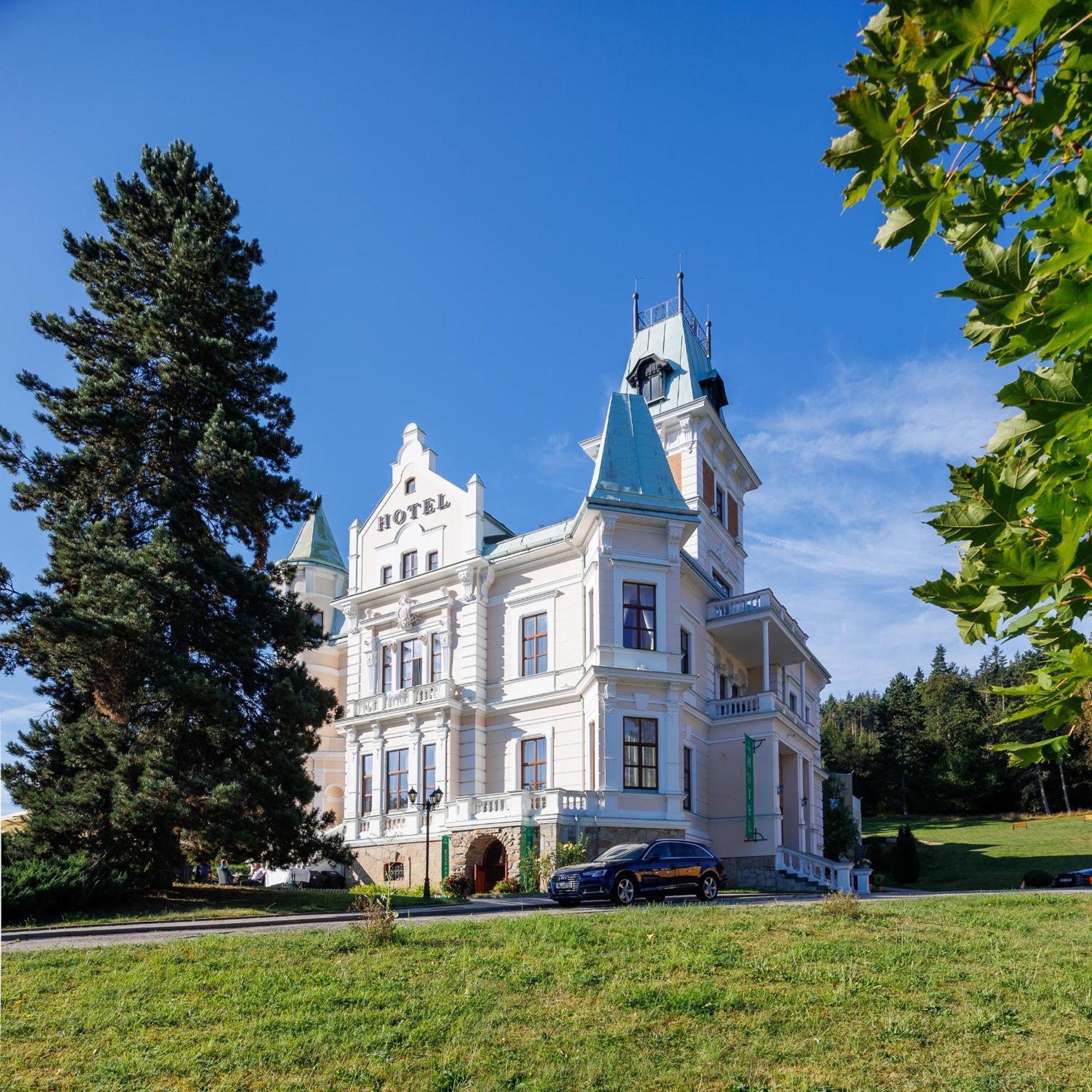 Hotel Chateau Cihelny Karlovy Vary Bagian luar foto